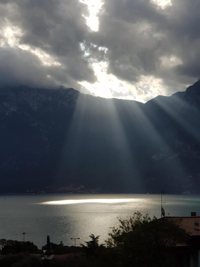 Guesthouse "Villa Tamas" Limone sul Garda Bagian luar foto
