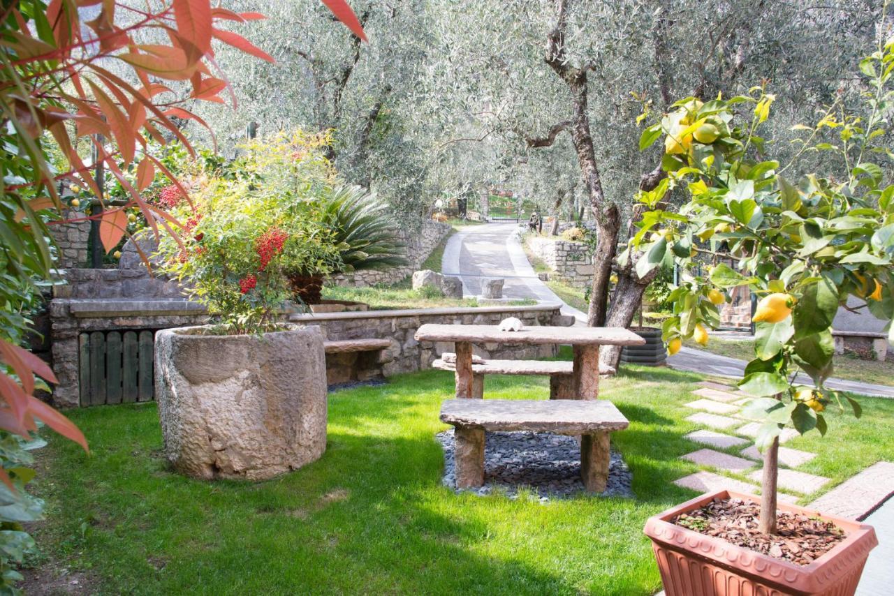 Guesthouse "Villa Tamas" Limone sul Garda Bagian luar foto