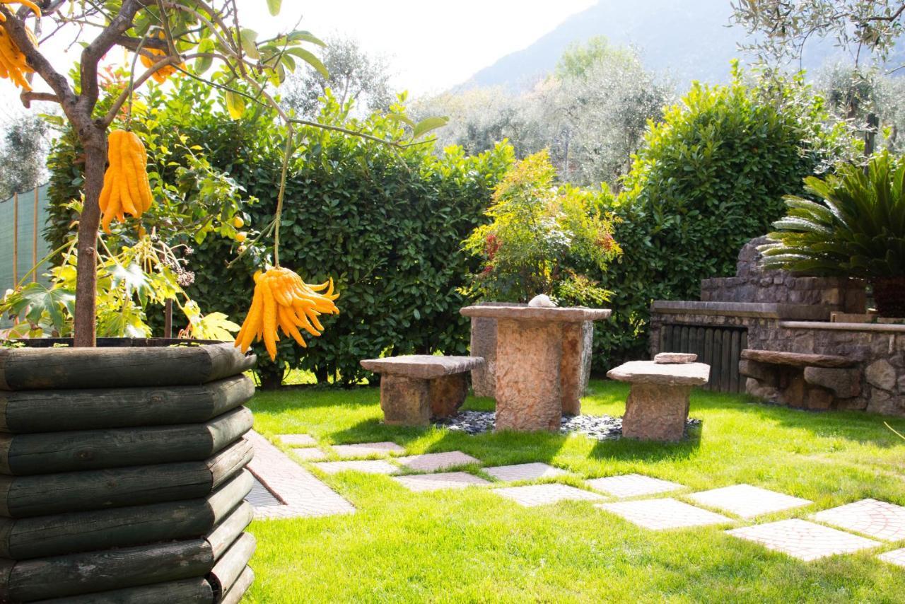 Guesthouse "Villa Tamas" Limone sul Garda Bagian luar foto