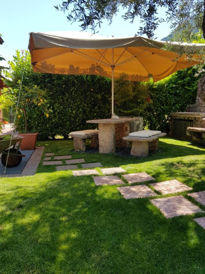 Guesthouse "Villa Tamas" Limone sul Garda Bagian luar foto